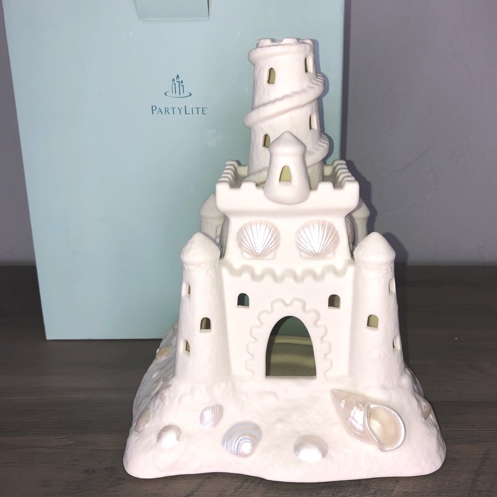 PARTYLITE SANDCASTLE TEALIGHT HOLDER